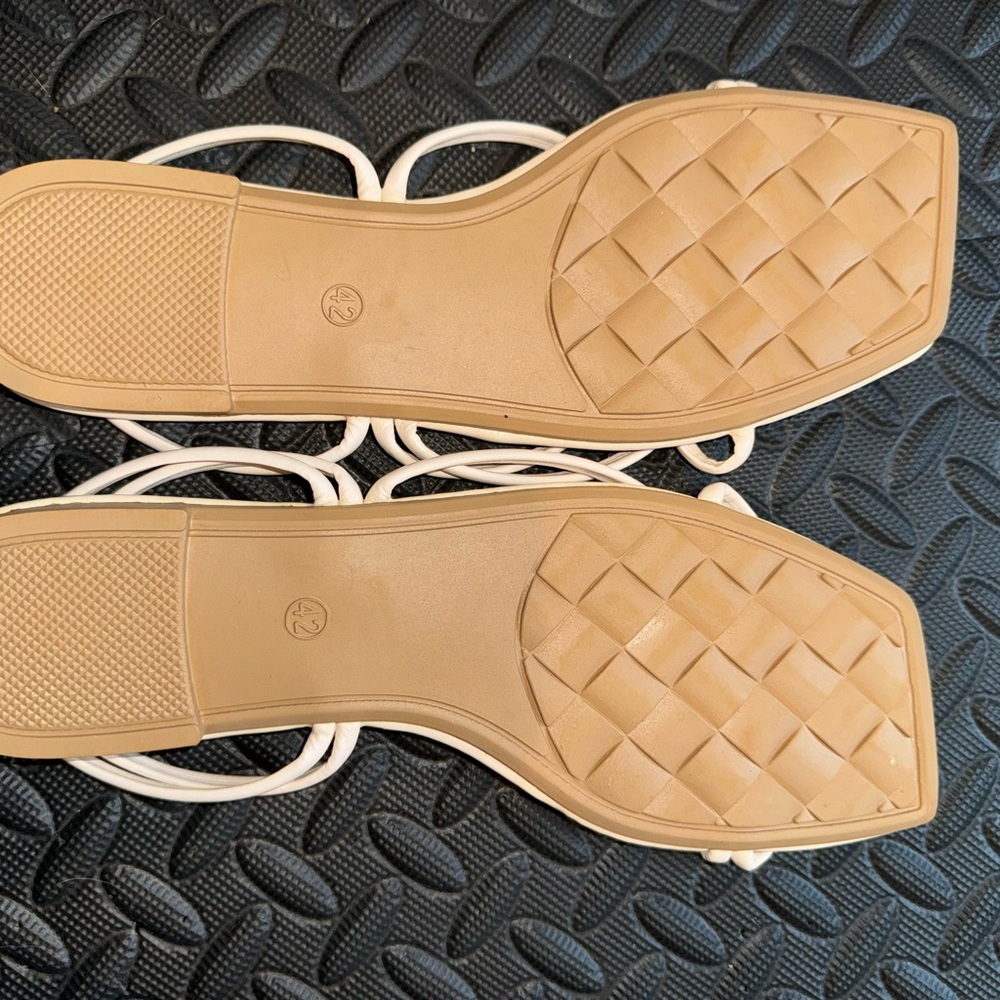Sandals - Picture 3 of 4